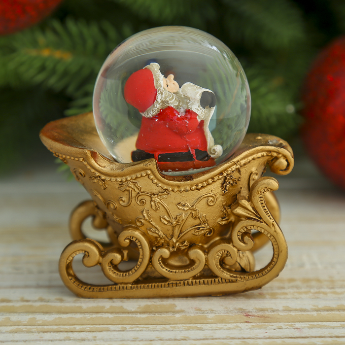 Сувенир водяной шар "Дед Мороз на санях"