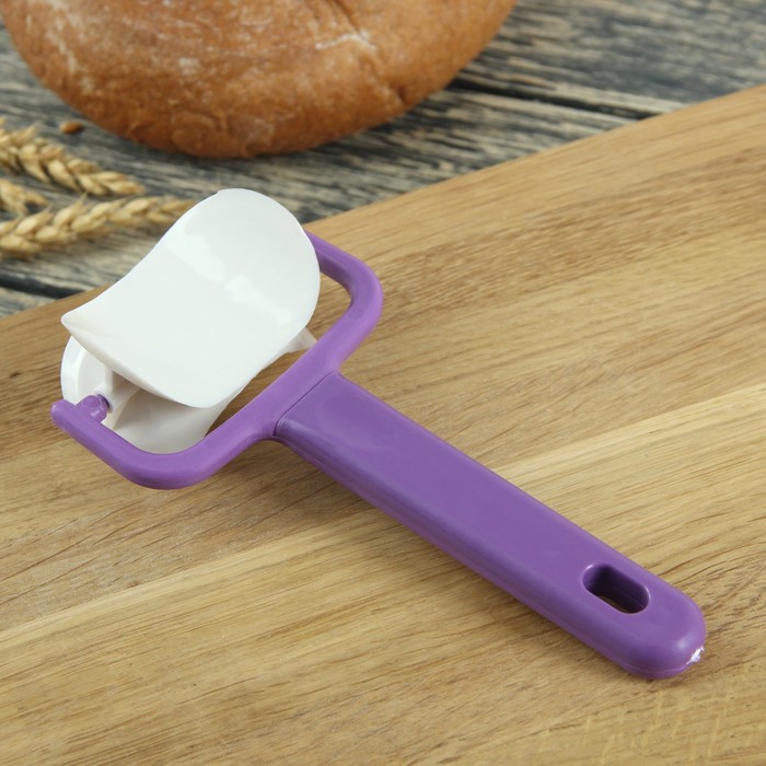 Ролик для вырезания кругов из теста d=6 см "Радуга" 17х8х3,7 см, цвета МИКС