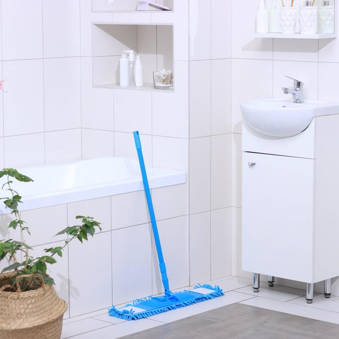 Швабра плоская, телескопическая ручка 80-130 см, широкая насадка из микрофибры, цвет МИКС