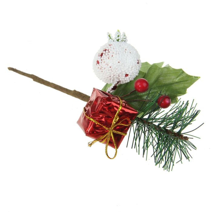 Декор "Зимние мечты" подарок и ягоды, 16 см