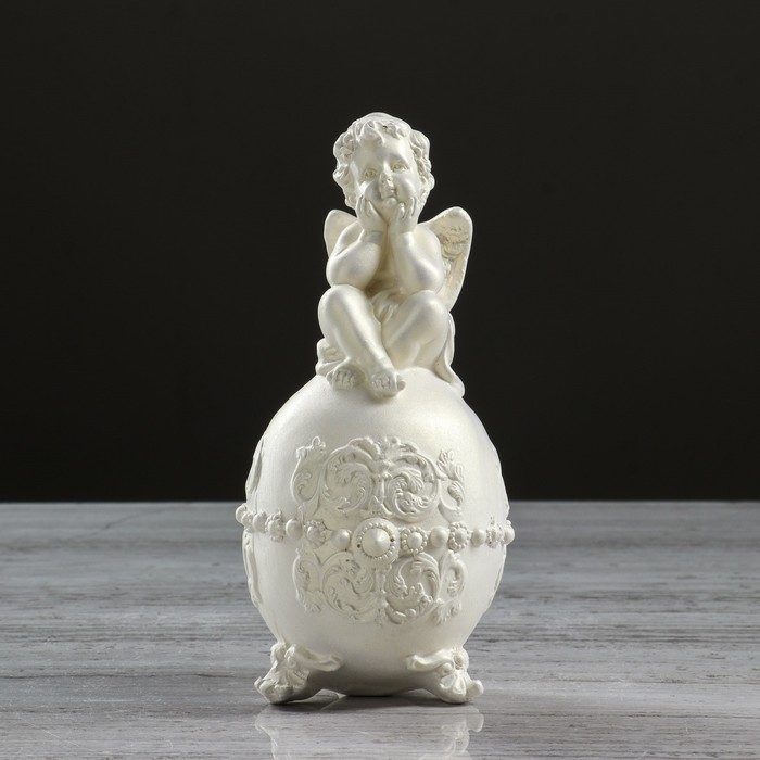 Статуэтка "Ангел на яйце" перламутровая