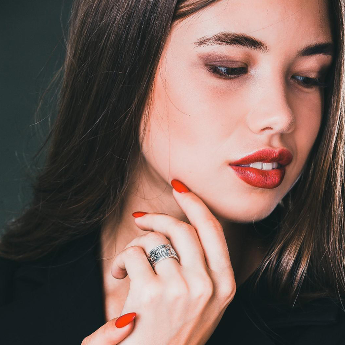 фото Кольцо "слон", посеребрение с оксидированием, 16 размер красная пресня