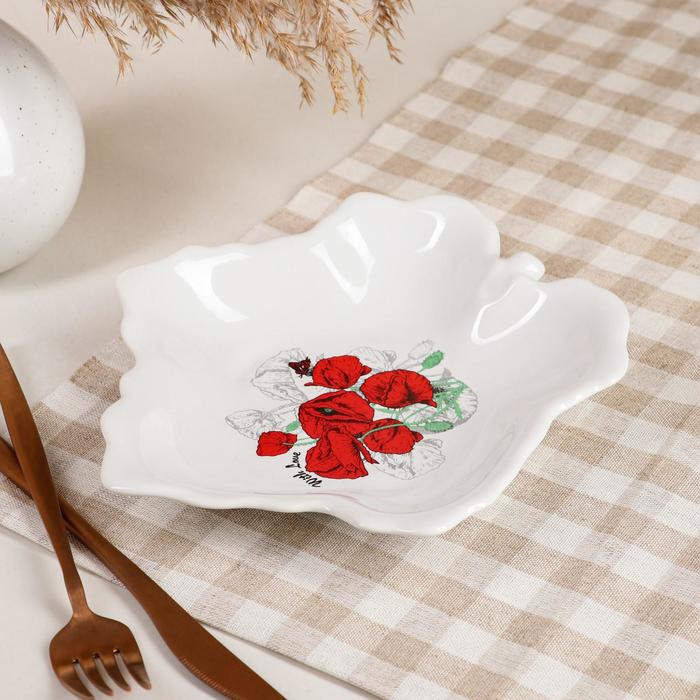 Блюдо "Кленовый лист" белое, с деколью