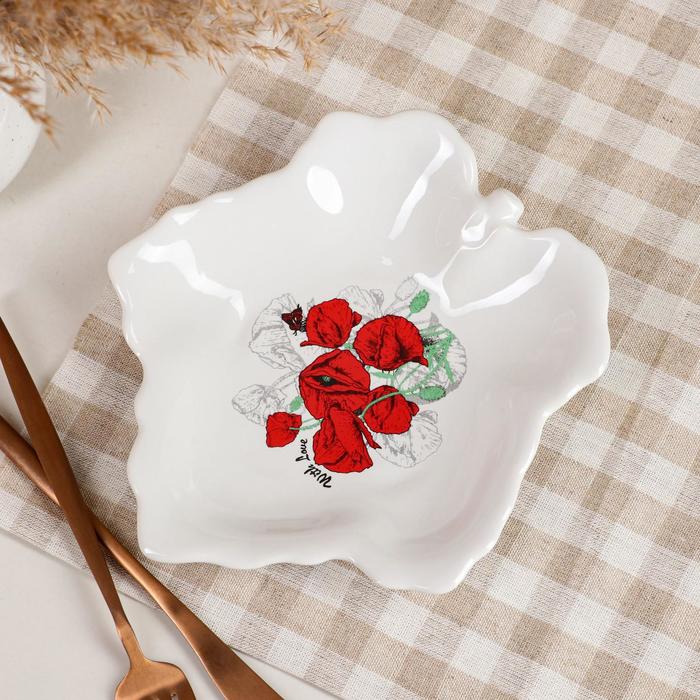 Блюдо "Кленовый лист" белое, с деколью