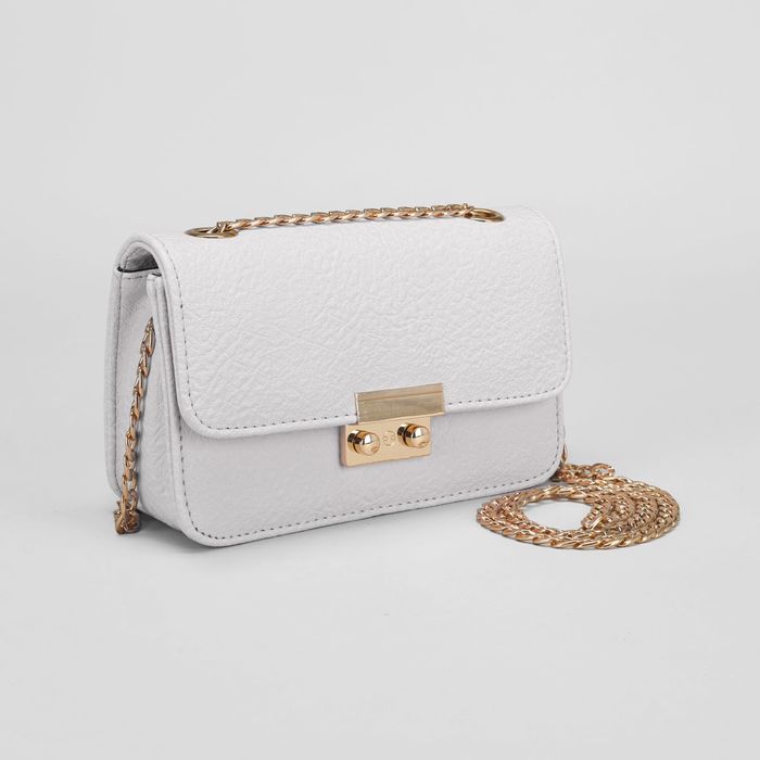 Сумка женская на клапане "Катрин", 1 отдел, регулируемый ремень, белая