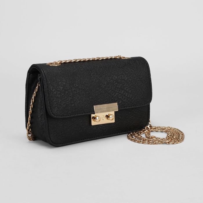 Сумка женская на клапане "Катрин", 1 отдел, регулируемый ремень, чёрная