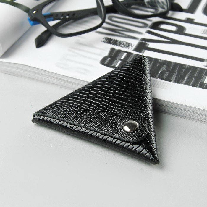 Футляр для монет на кнопке, игуана, цвет чёрный