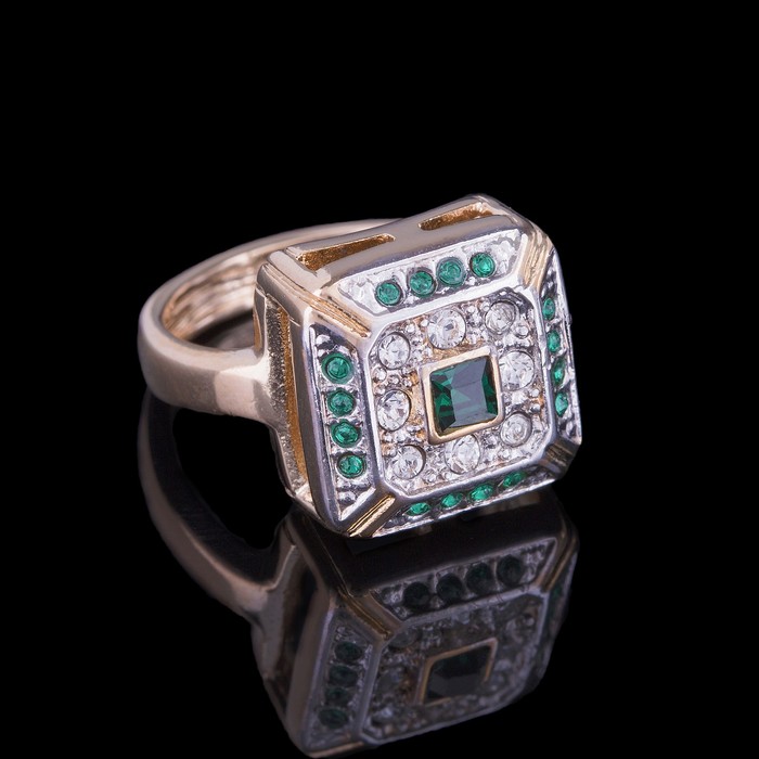 Кольцо "Юрстэ", размер 17, цвет бело-зеленый в золоте