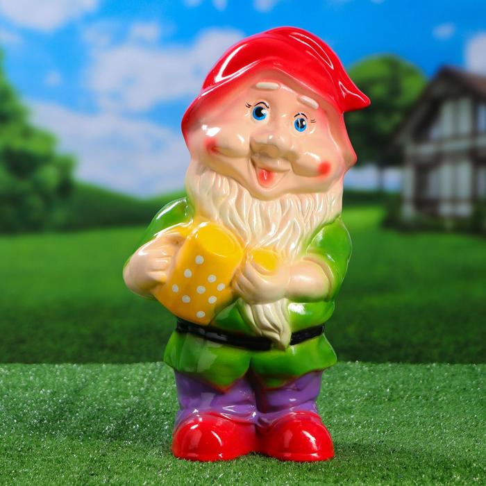 Садовая фигура "Гном с лейкой"