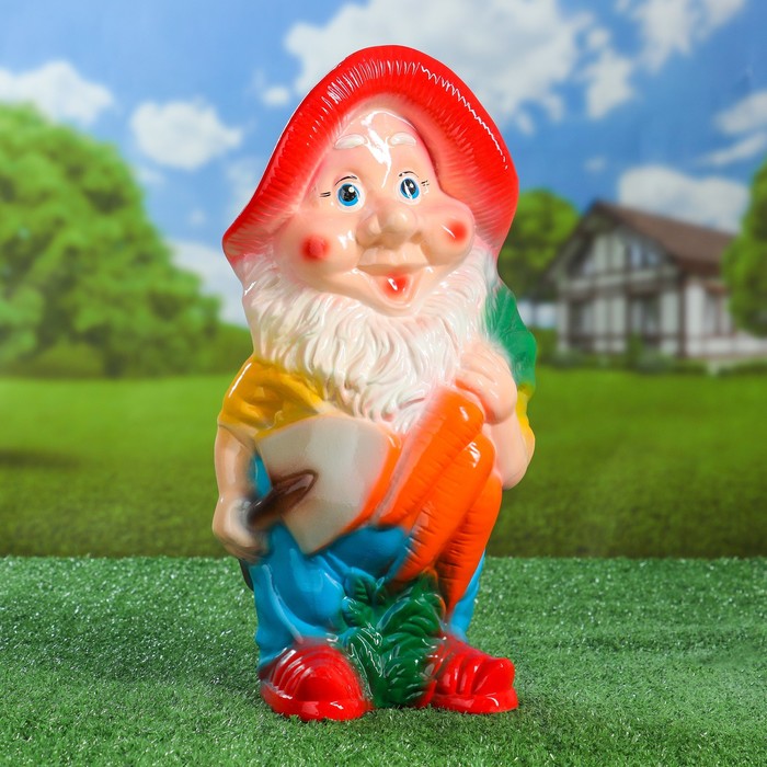 Садовая фигура "Гном с морковкой"