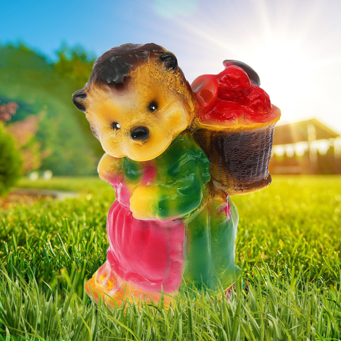 Садовая фигура "Ежиха с корзиной" глянец, коричнево-зелёная