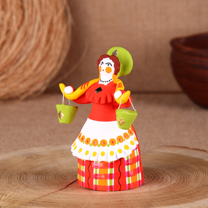 Дымковская игрушка "Барыня-водоноска"