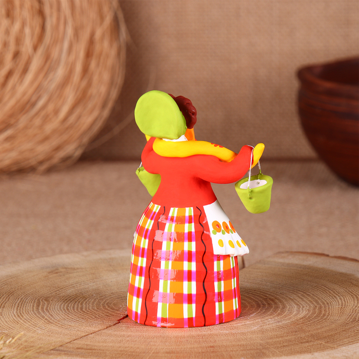 Дымковская игрушка "Барыня-водоноска"