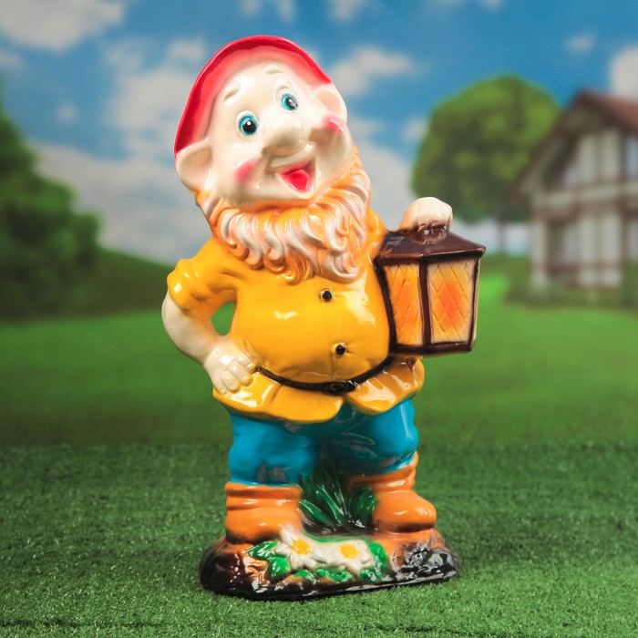 Садовая фигура "Гном с фонарем" глянец, жёлто-красный