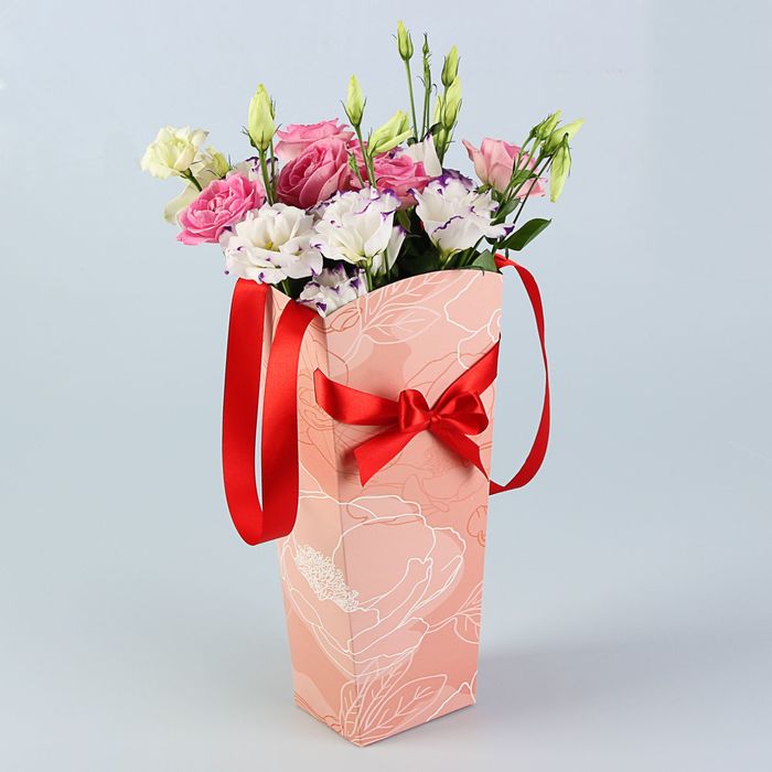 Упаковать цветы в подарок. Подарочная упаковка для цветов. Пакеты для упаковки цветов. Упаковка для горшечных цветов. Подарочный пакет для цветов.