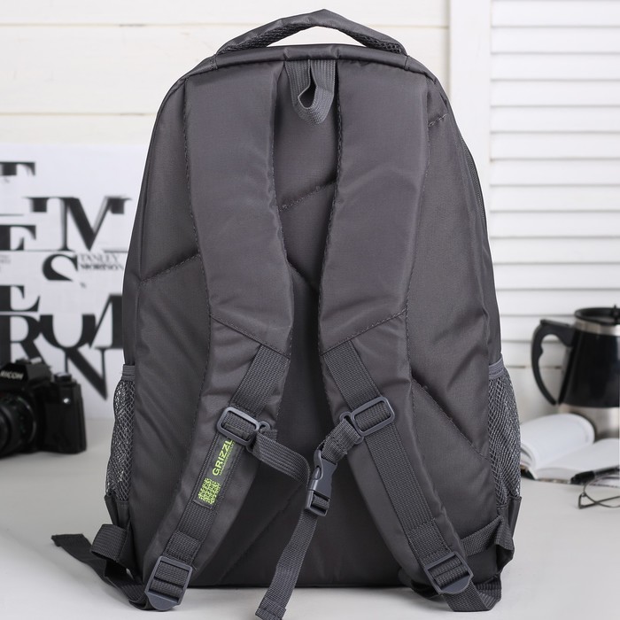 Рюкзак молодёжный на молнии, 2 отдела, 3 наружных кармана, чёрный/серый