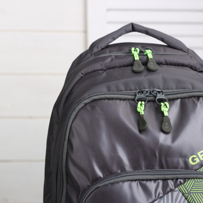 Рюкзак молодёжный на молнии, 2 отдела, 3 наружных кармана, чёрный/серый