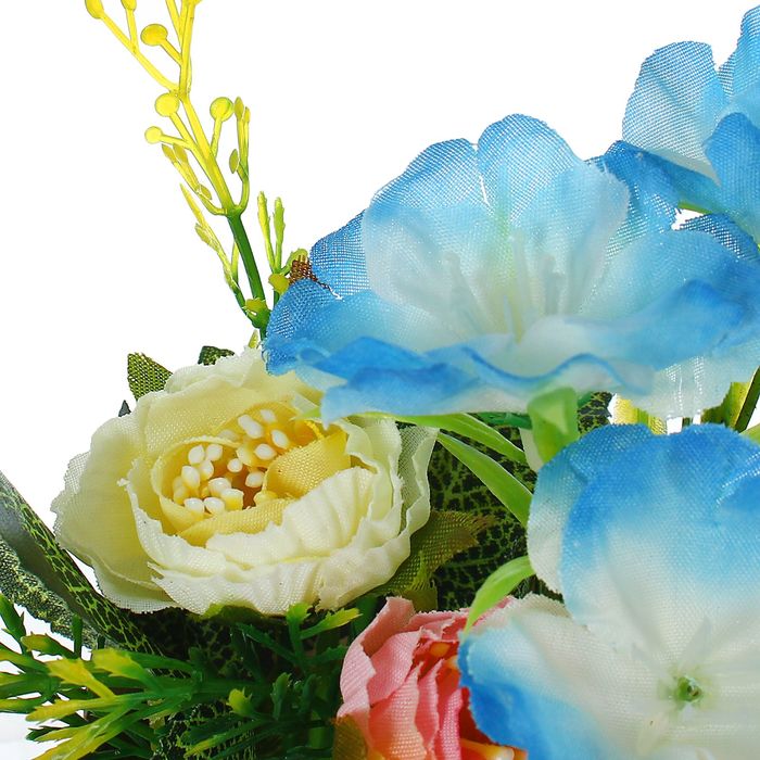 Цветочная композиция в конусе "Розы"