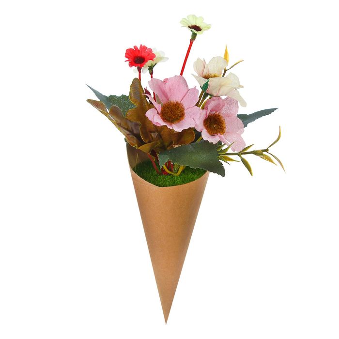 Цветочная композиция в конусе "Космея"