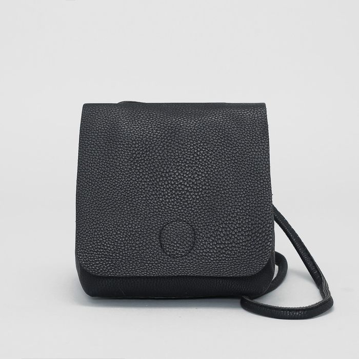 Сумка женская на магните "Долли", 1 отдел, длинный ремень, чёрная