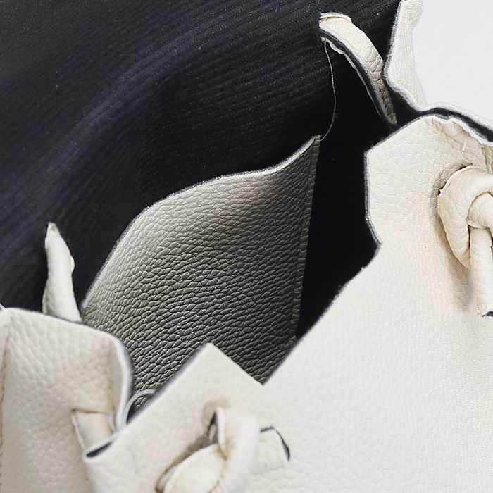 Сумка женская на магните "Долли", 1 отдел, длинный ремень, цвет молочный