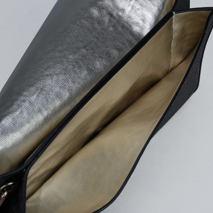 Клатч женский на клапане "Классика", 3 отдела, длинный ремень, серый