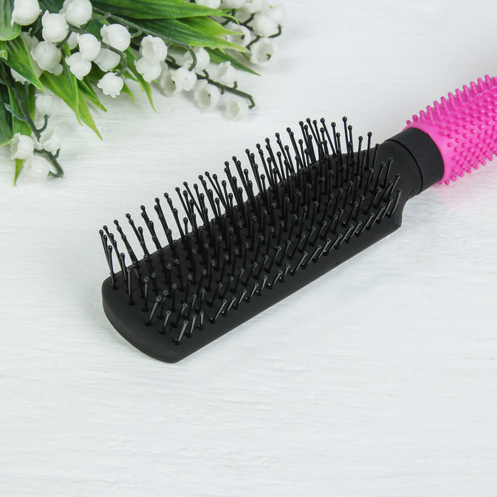 Расчёска массажная с прорезиненной ручкой, прямоугольная, цвет чёрный/розовый