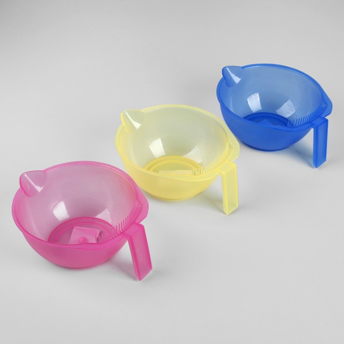 Миска для окрашивания с ручкой и носиком, цвет МИКС