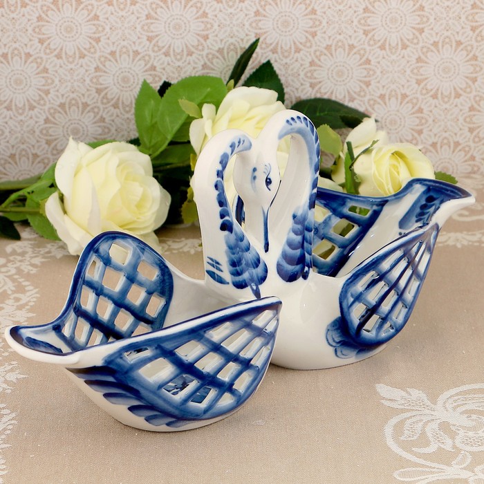 Конфетница «Лебеди», гжель, кобальт, фарфор