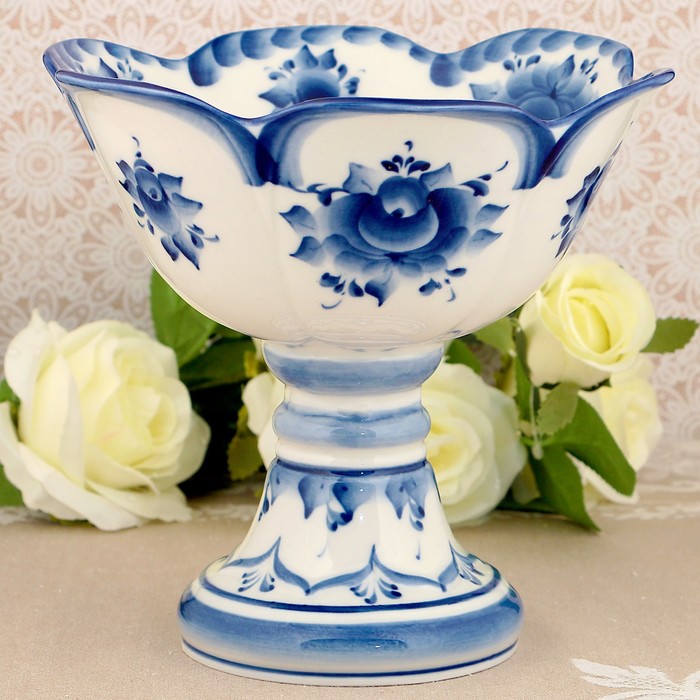 Конфетница на ножке «Бегония», гжель, кобальт, фарфор
