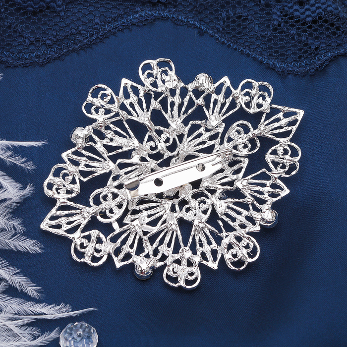 Брошь "Ромб" ажурный, цвет белый в серебре