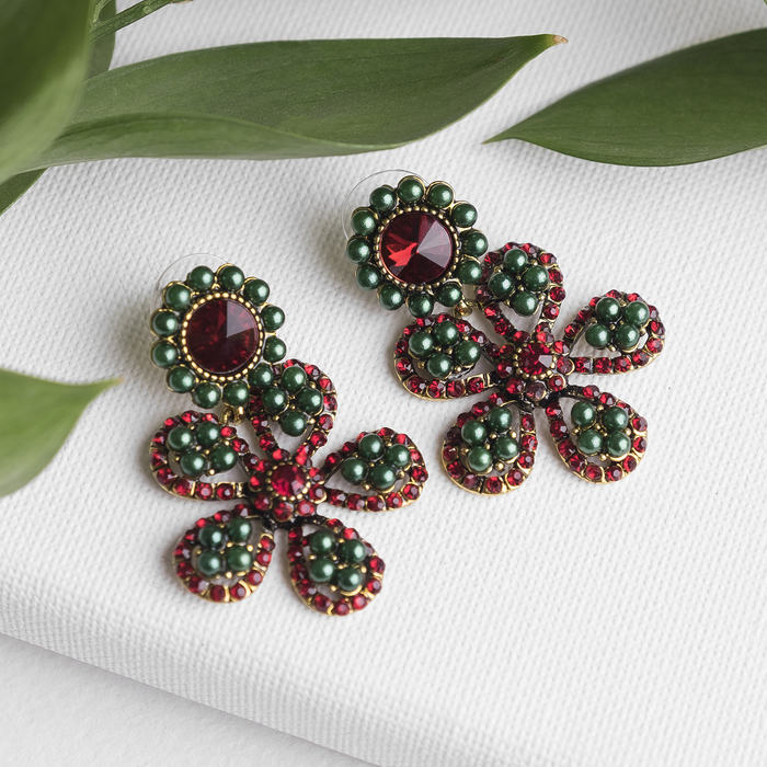 Серьги с жемчугом "Цветы ромашки", цвет зелено-красный