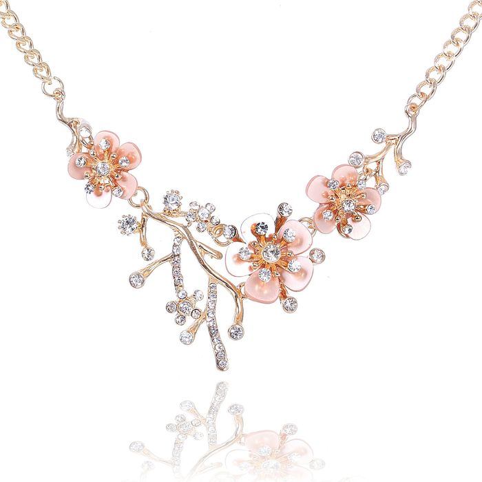 Колье "Цветущий сад" цветок, цвет молочный в золоте