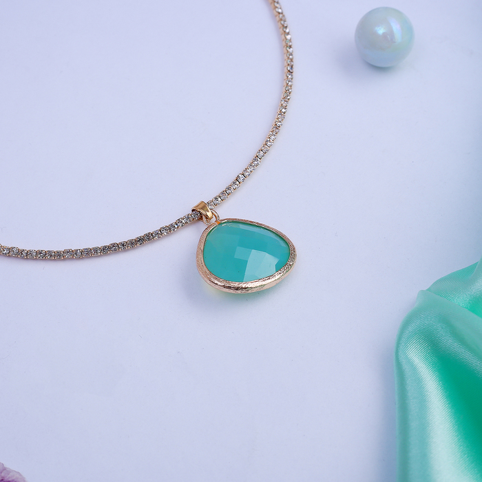 Кулон на гривне "Искры света" капля, под нефрит