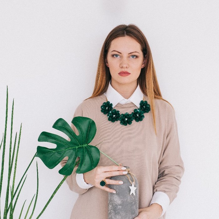 Колье "Цветочное настроение" георгины пышные, цвет зеленый