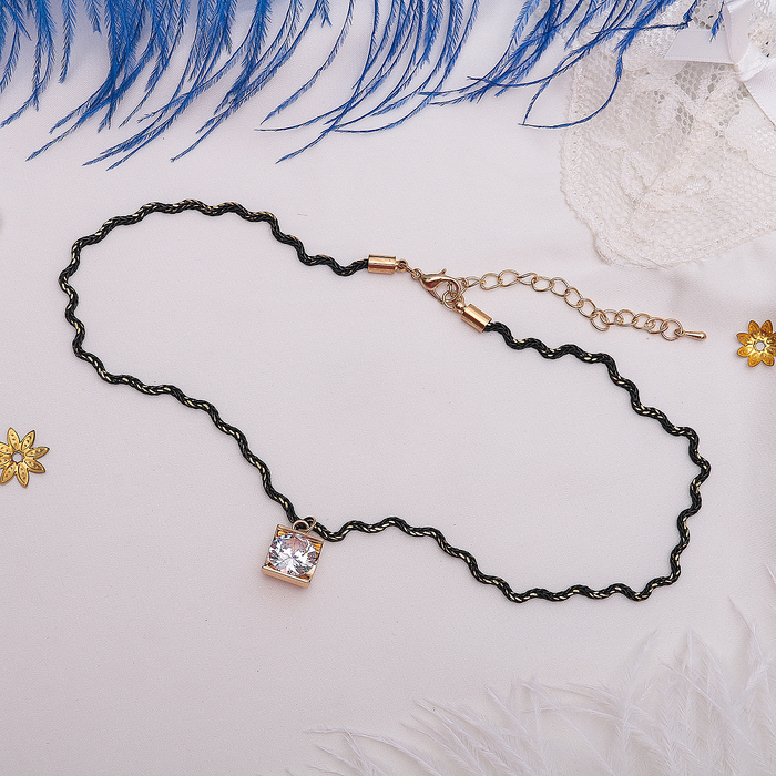 Чокер "Циркон" волна квадрат, цвет бело-золотой в чёрном