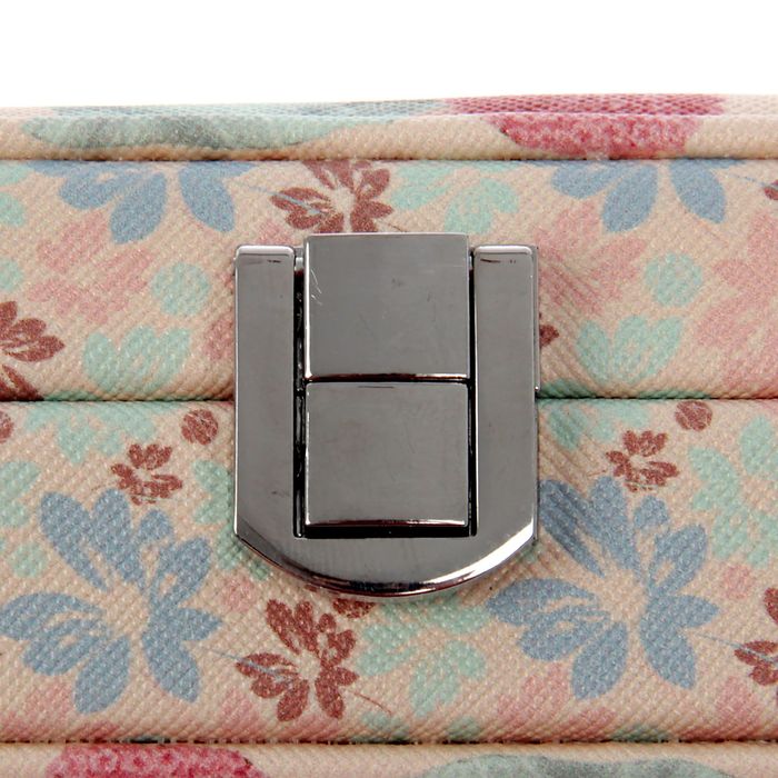 Шкатулка для украшений "Девушка на кремовом фоне"