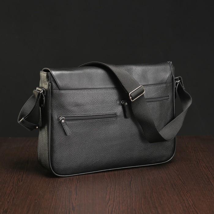 Портфель мужской на клапане, 1 отдел, 2 наружных кармана, длинный ремень, цвет чёрный