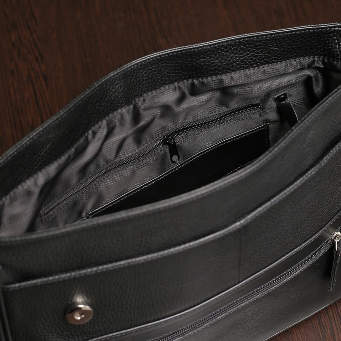 Портфель мужской на клапане, 1 отдел, 2 наружных кармана, длинный ремень, цвет чёрный