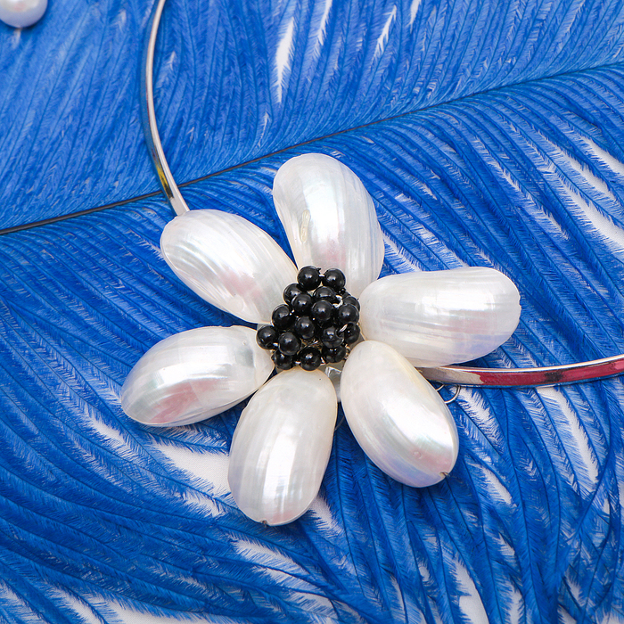 Чокер "Перламутр" цветок, цвет белый, 30см