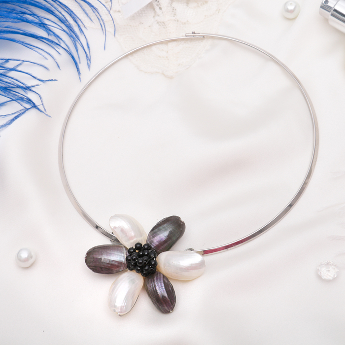 Чокер "Перламутр" цветок, цвет бело-серый, 30см