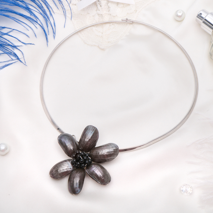 Чокер "Перламутр" цветок, цвет серый, 30см
