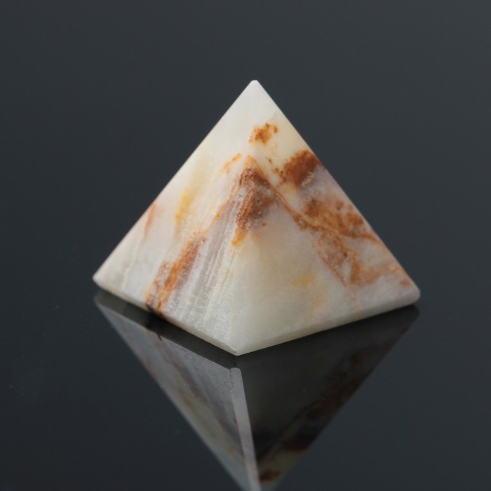 Пирамида, 1,5", 3,5х3,5х4 см, оникс