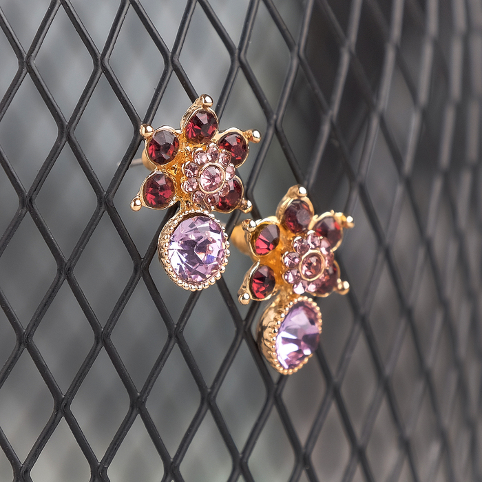 Серьги со стразами "Цветочек" скромный, цвет розово-серый в чернёном золоте