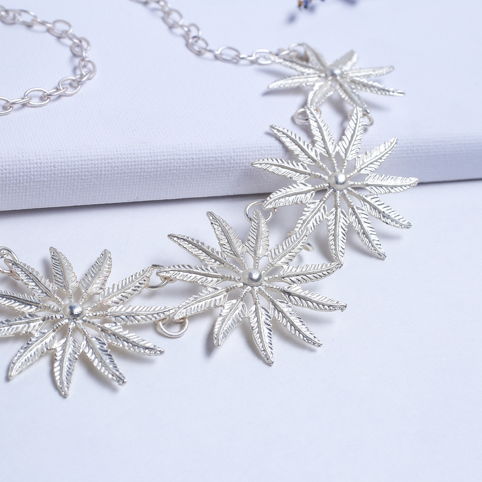 Колье "Морской цветок" рифленый, цвет матовое серебро