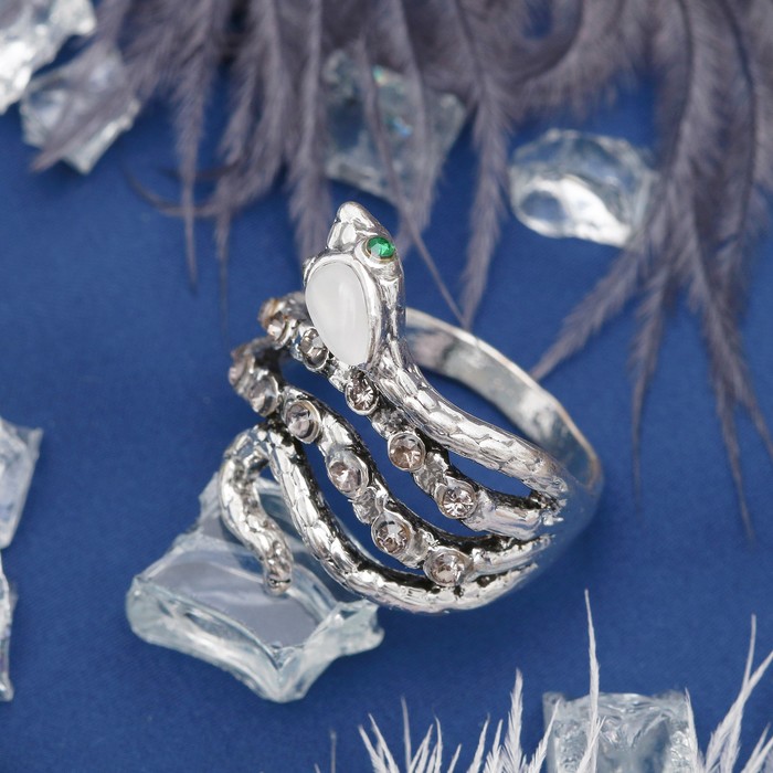 Кольцо "Змейка", цвет бело-зелёный в чернёном серебре, размер 17,18,19 микс