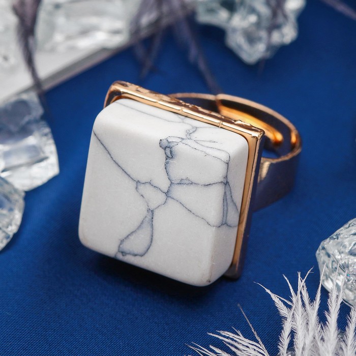 Кольцо "Натурель" кахолонг, квадрат, цвет белый в золоте, безразмерное