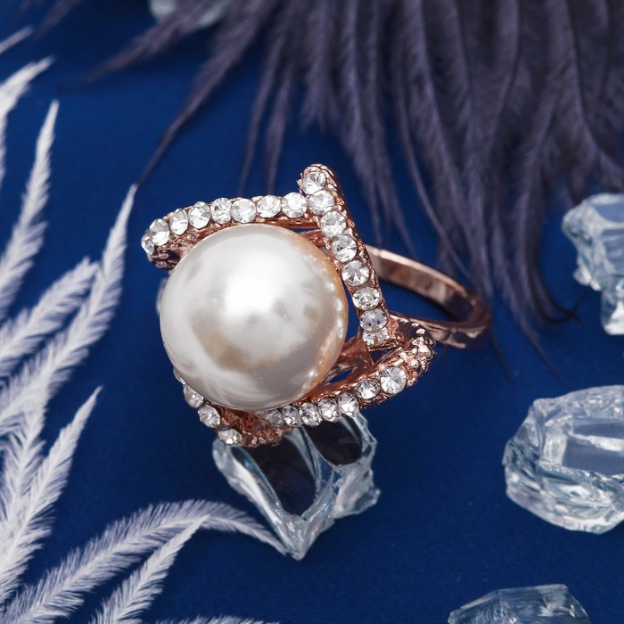 Кольцо "Белла" жемчужина в квадрате, цвет белый в золоте, размер 17, 18, 19 МИКС