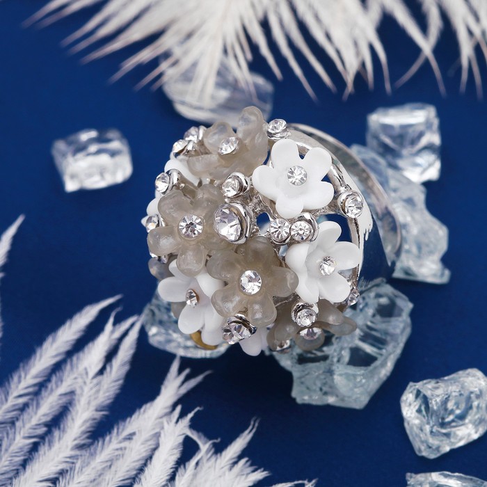 Кольцо "Букет" весны, цвет бело-серый в серебре, размер 17, 18, 19 МИКС