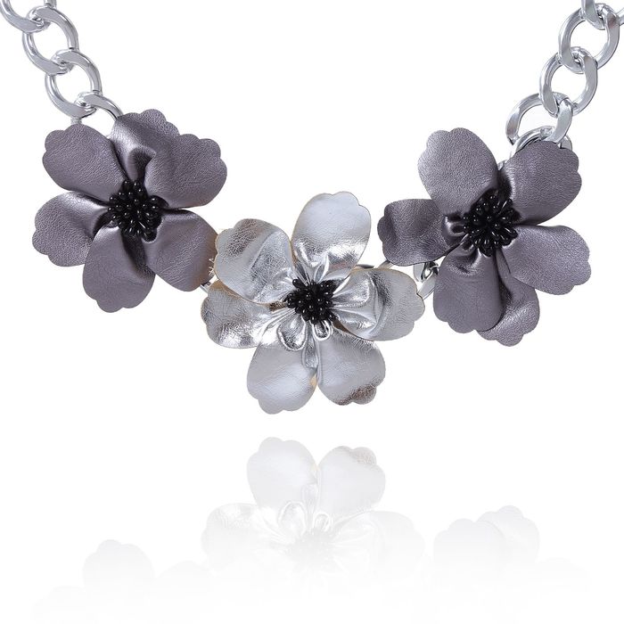 Колье "Цветочная роскошь", цвет серо-серебряный